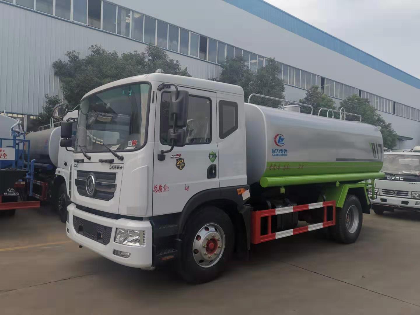 东风D9洒水车